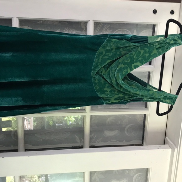 Beautiful Green Velvet & Lace Back Dress ModCloth - Picture 6 of 6